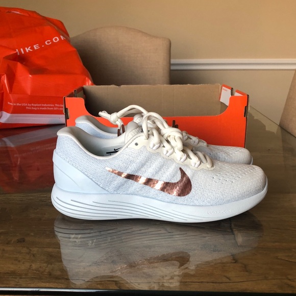 rose gold womens nike shoes